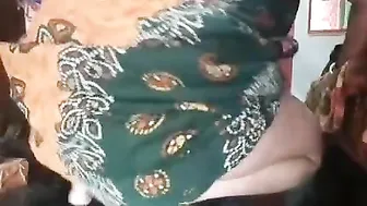 Desi maid showing pussy cleaning house