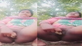 Indian Village Outdoor Sex Dildo Masturbation Mature Aunty